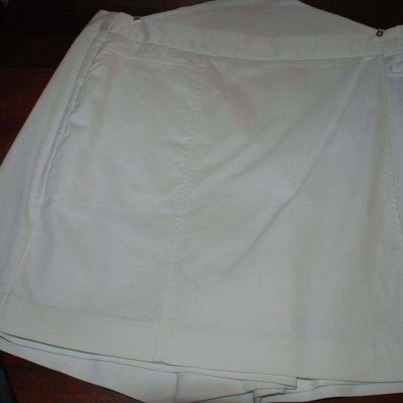 NWOT Skort/Shorts and Skirt in one - Picture 2 of 3